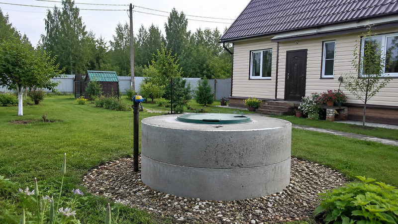 Колодец из бетонных колец на участке в Талдоме